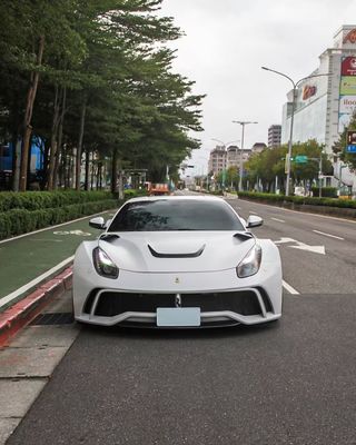 Ferrari F12 Carbon Fiber body Kit F12 Novitec N-largo-stijl voor- en achterbumper wielboog F12 voorlip diffuser spoiler