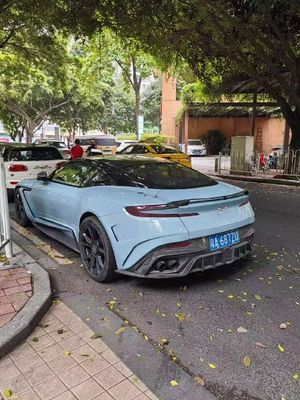 Aston Martin DB11 Carbon Fiber Body Kit DB11 Mansory-stijl voor- en achterbumper zijkant rok schutter motorkap spoiler
