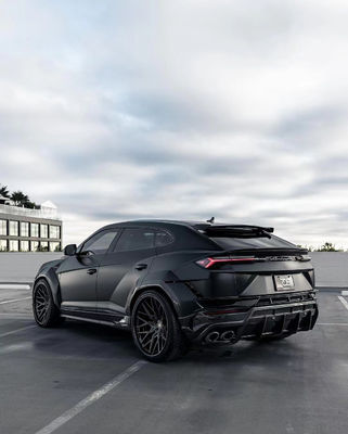 Zwarte Lamborghini Body URUS Upgraded 1016 Hood Spoiler Wide Body Kit