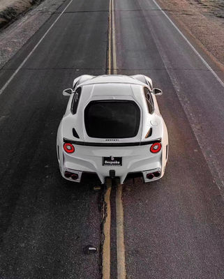 Voor Ferrari F12 Carbon Fiber Body Kit F12 Upgrades de SVR-stijl voor- en achterbumper spoilers met kap fenders