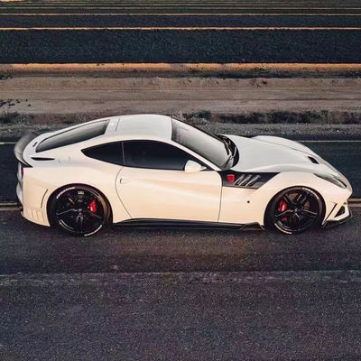 Voor Ferrari F12 Carbon Fiber Body Kit F12 Upgrades de SVR-stijl voor- en achterbumper spoilers met kap fenders