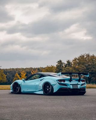 F8 Ferrari Auto Body Kit LB Style Blauwe koolstofvezelspoiler Lip Wide Body Kit Wielboog